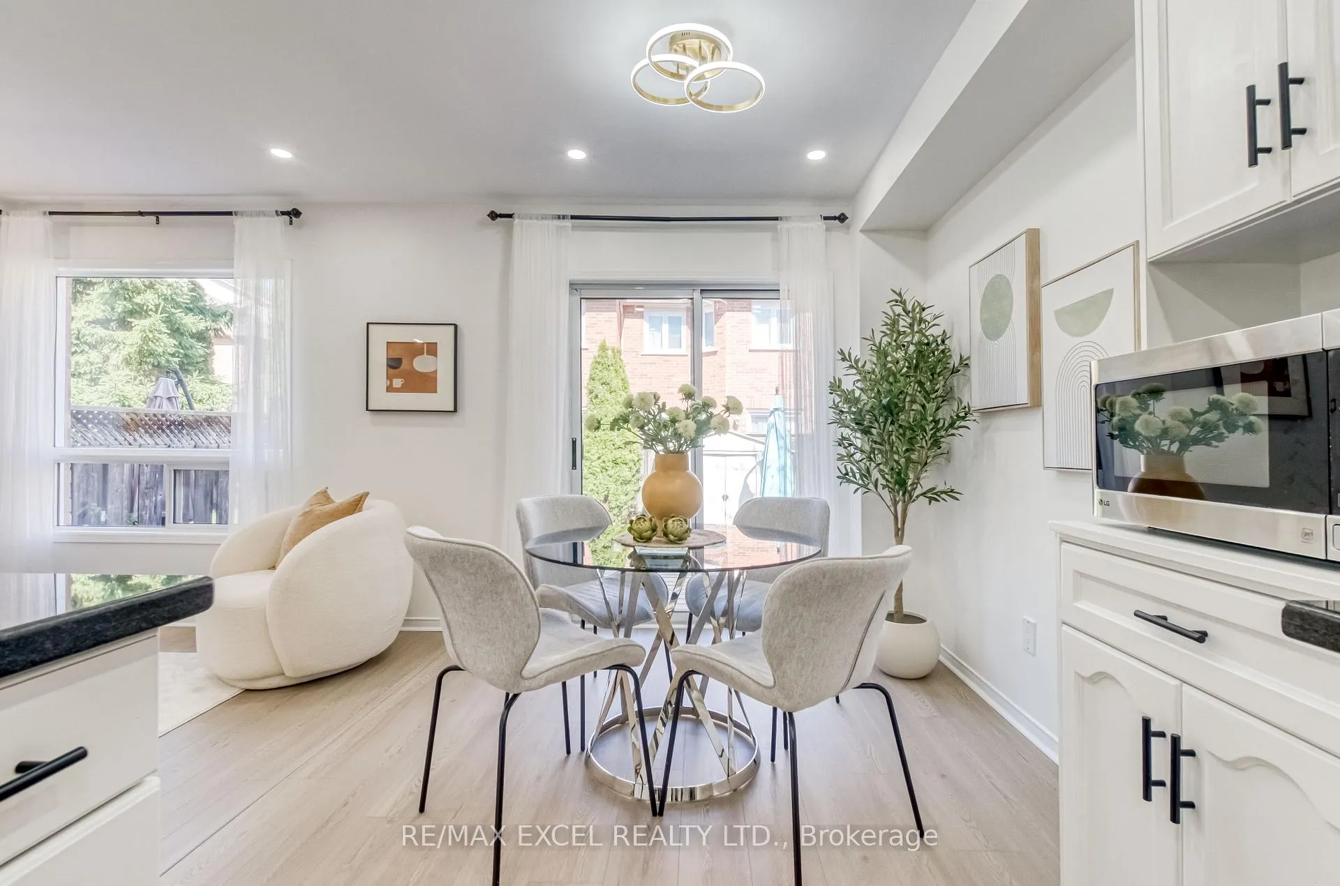 Photo 10 of 114 Michelle Drive, Vaughan, East Woodbridge — HOMEH
