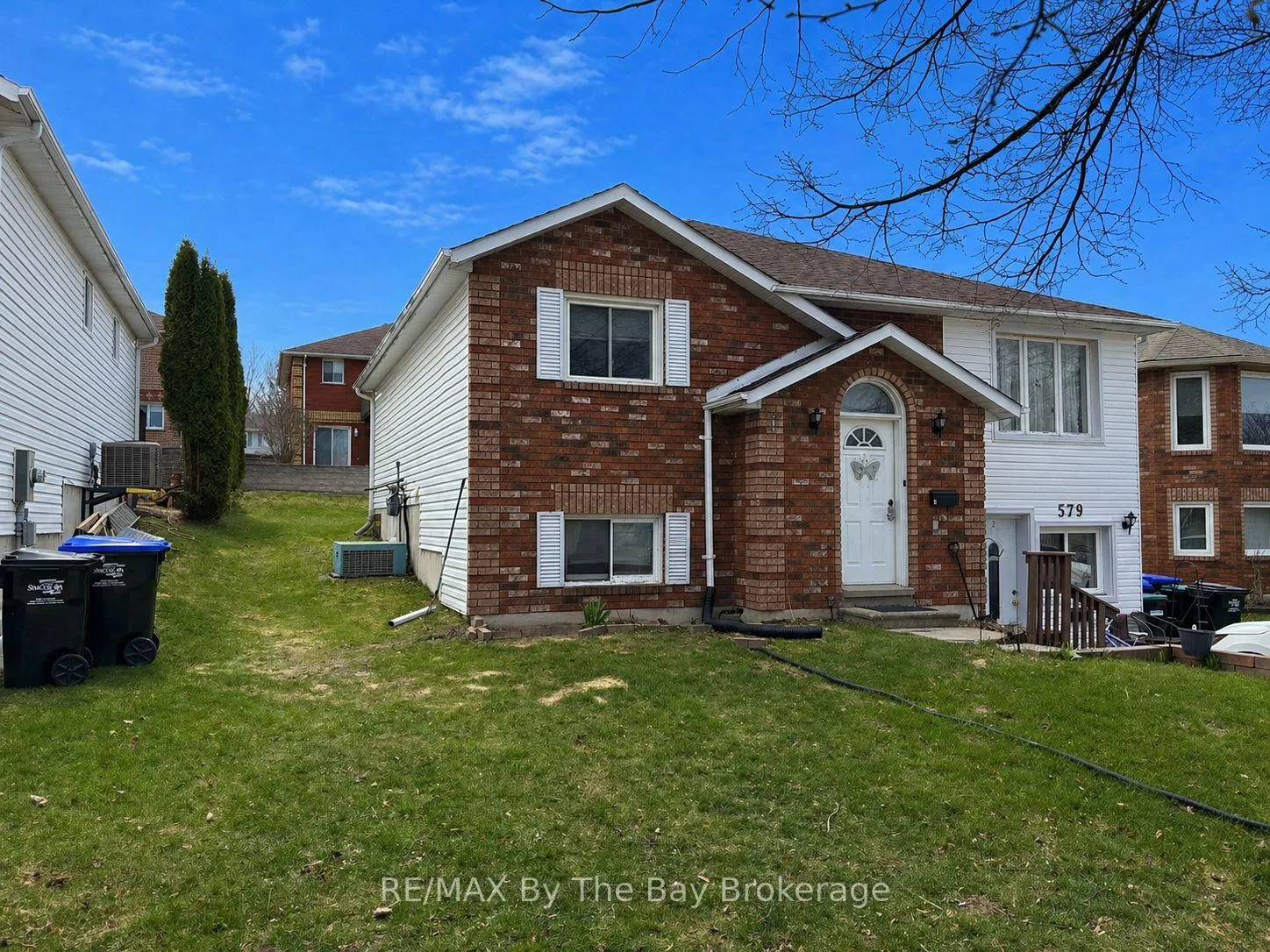 Photo 2 of 579 Wayne Crescent, Midland — HOMEH