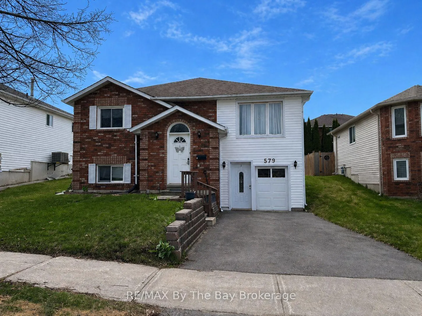 Photo 3 of 579 Wayne Crescent, Midland — HOMEH