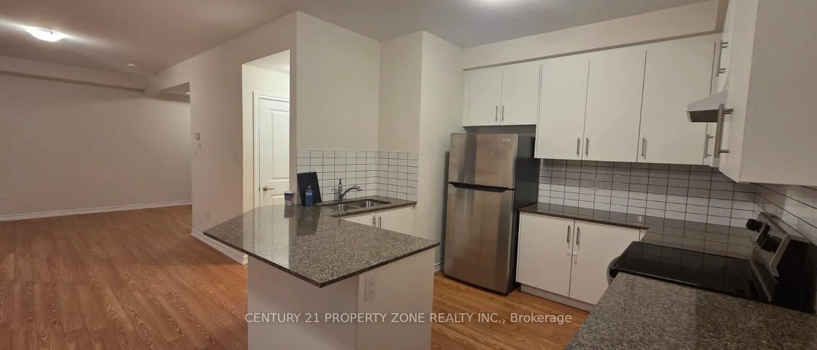 Photo 4 of 80 Knotsberry Circle, Brampton, Bram West — HOMEH