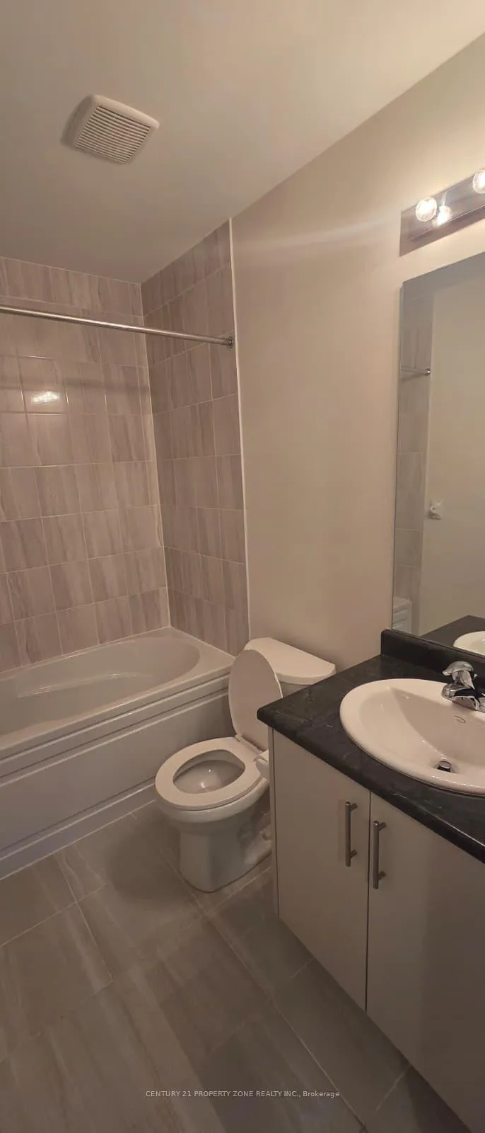 Photo 10 of 80 Knotsberry Circle, Brampton, Bram West — HOMEH