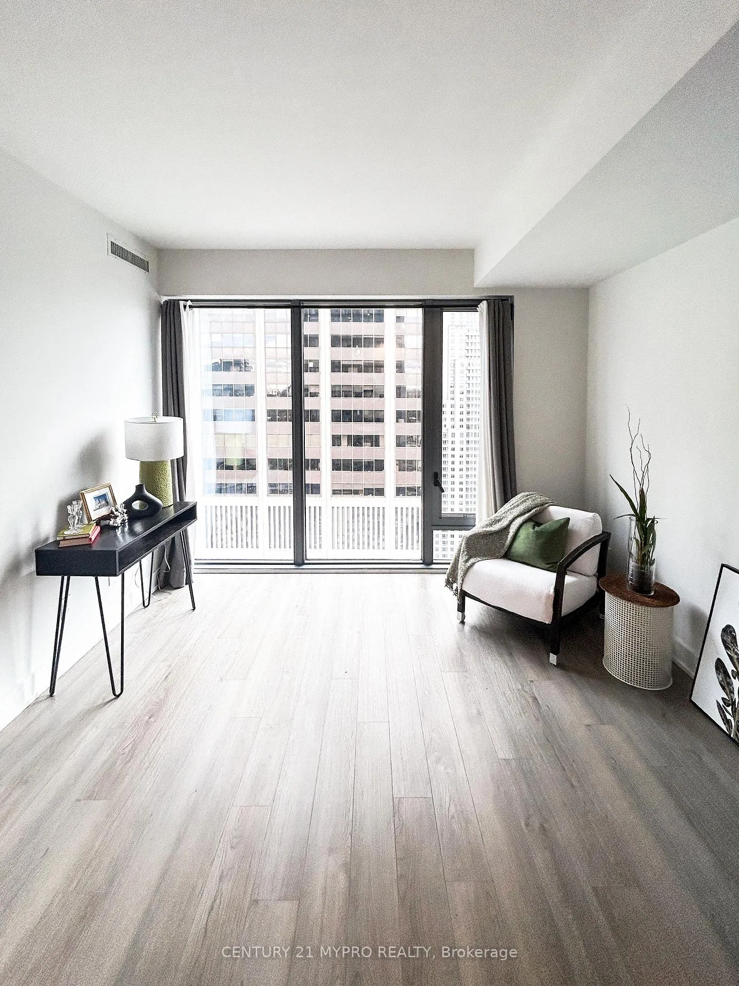 Front of Unit 3104, 8 Cumberland Street