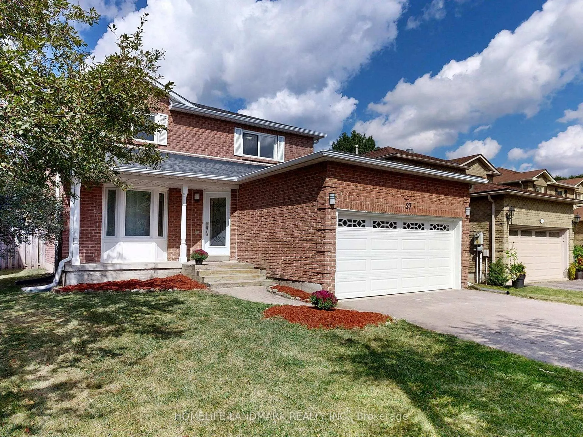 Photo 3 of 27 Penny Crescent, Markham, Markham Village — HOMEH