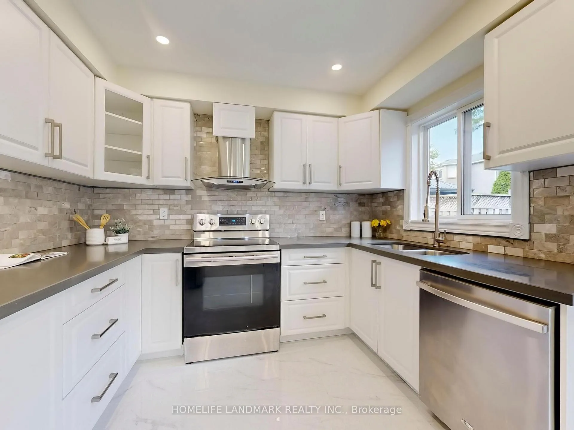 Photo 11 of 27 Penny Crescent, Markham, Markham Village — HOMEH