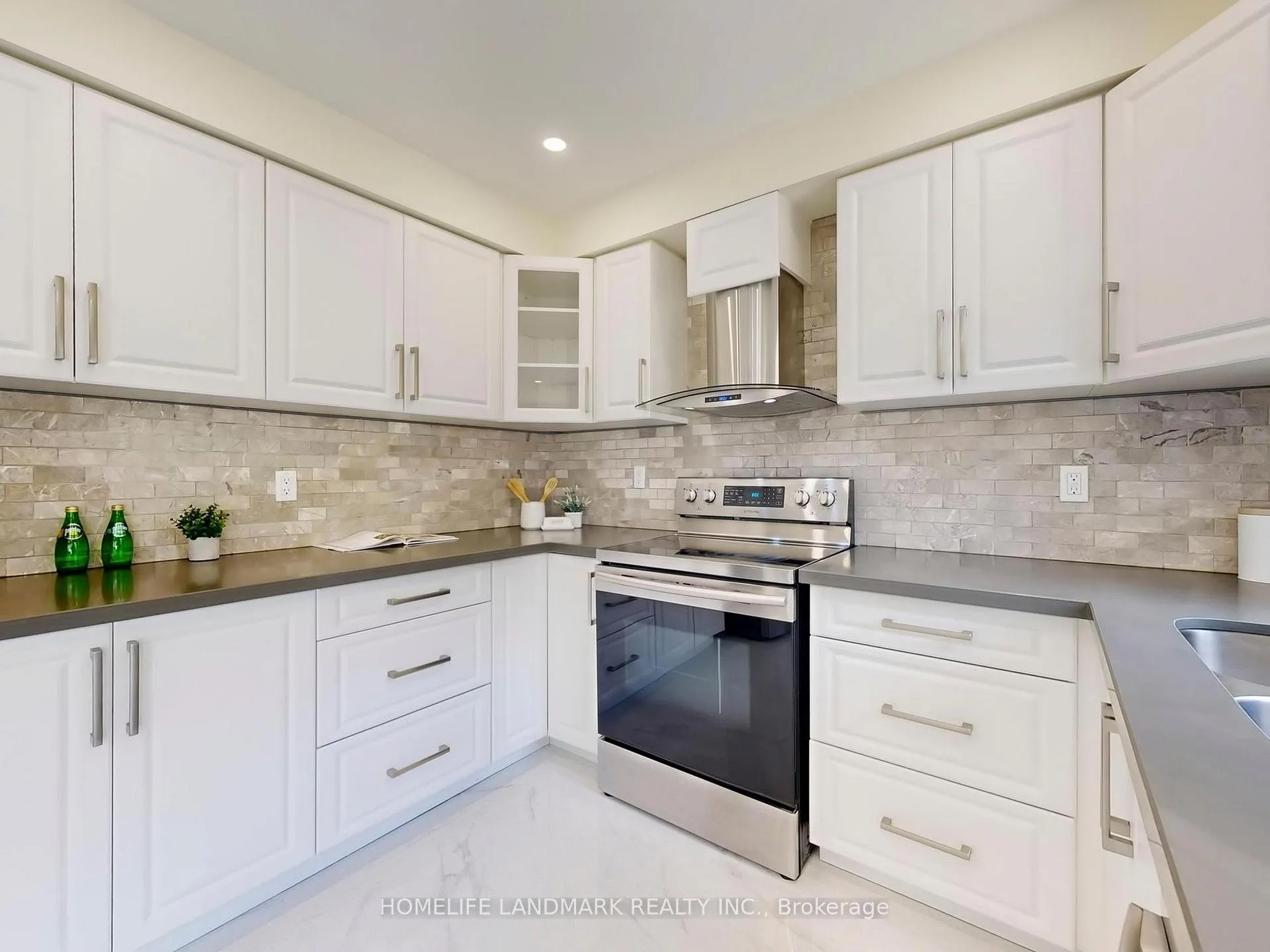 Photo 12 of 27 Penny Crescent, Markham, Markham Village — HOMEH