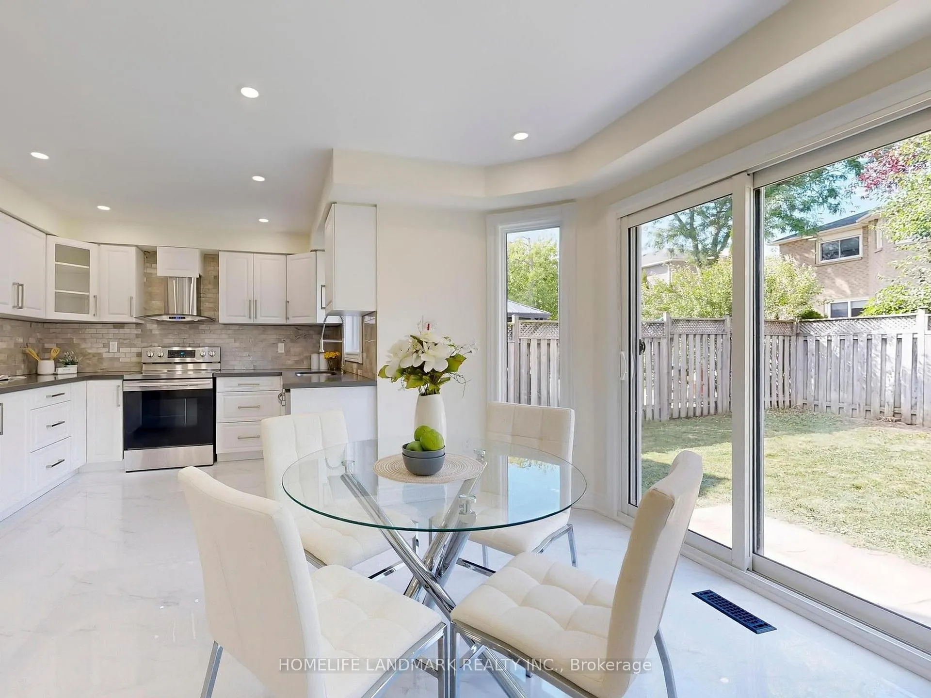 Photo 15 of 27 Penny Crescent, Markham, Markham Village — HOMEH