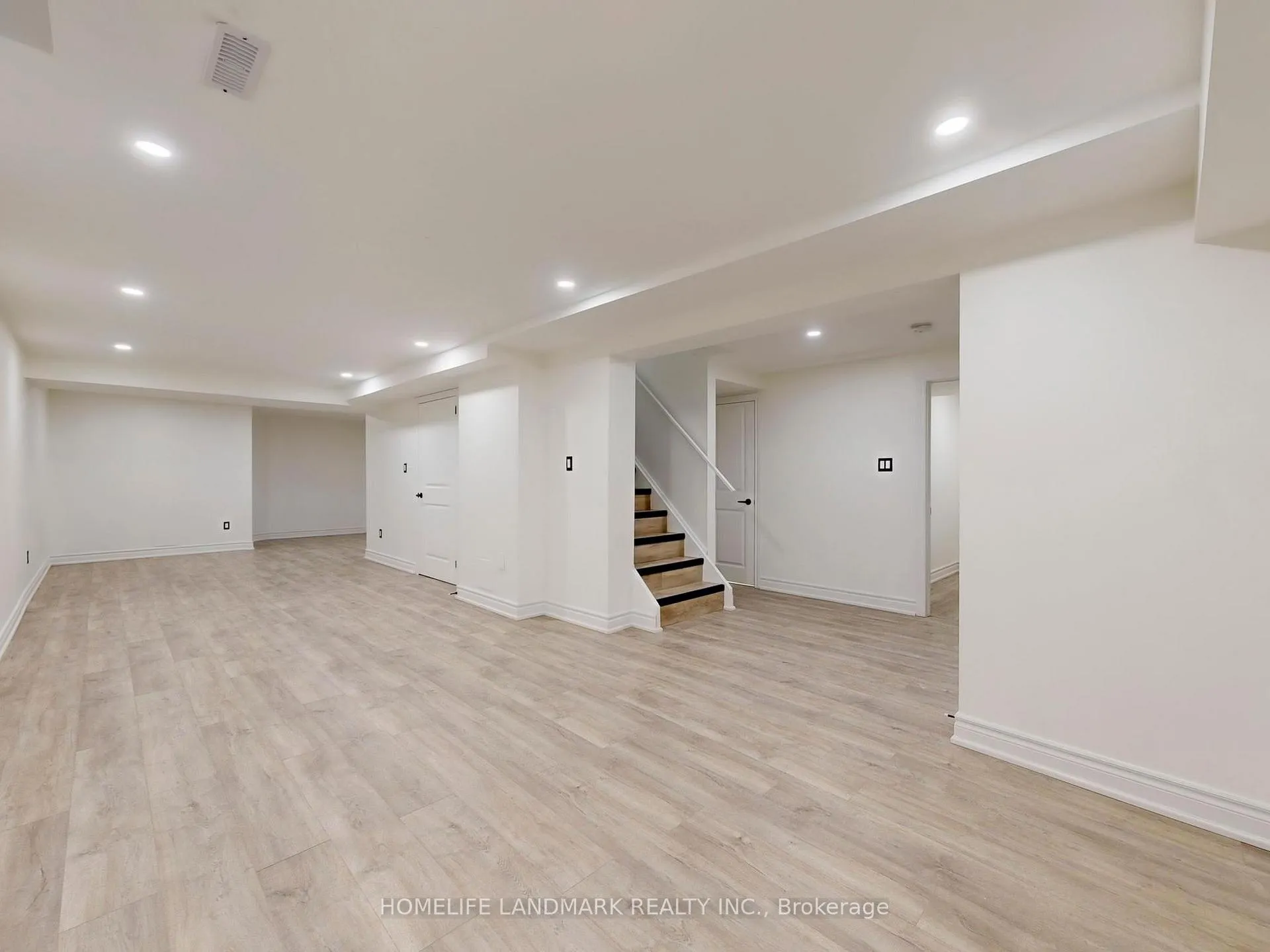 Photo 37 of 27 Penny Crescent, Markham, Markham Village — HOMEH