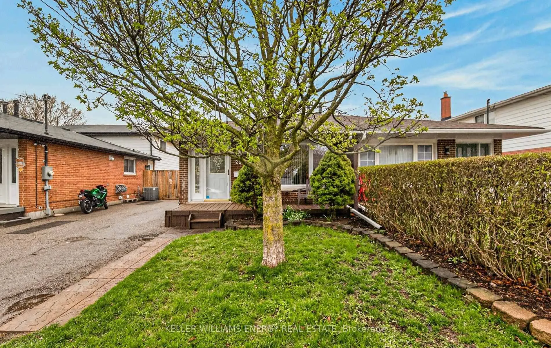 Photo 2 of 227 Durham Street, Oshawa, Vanier — HOMEH