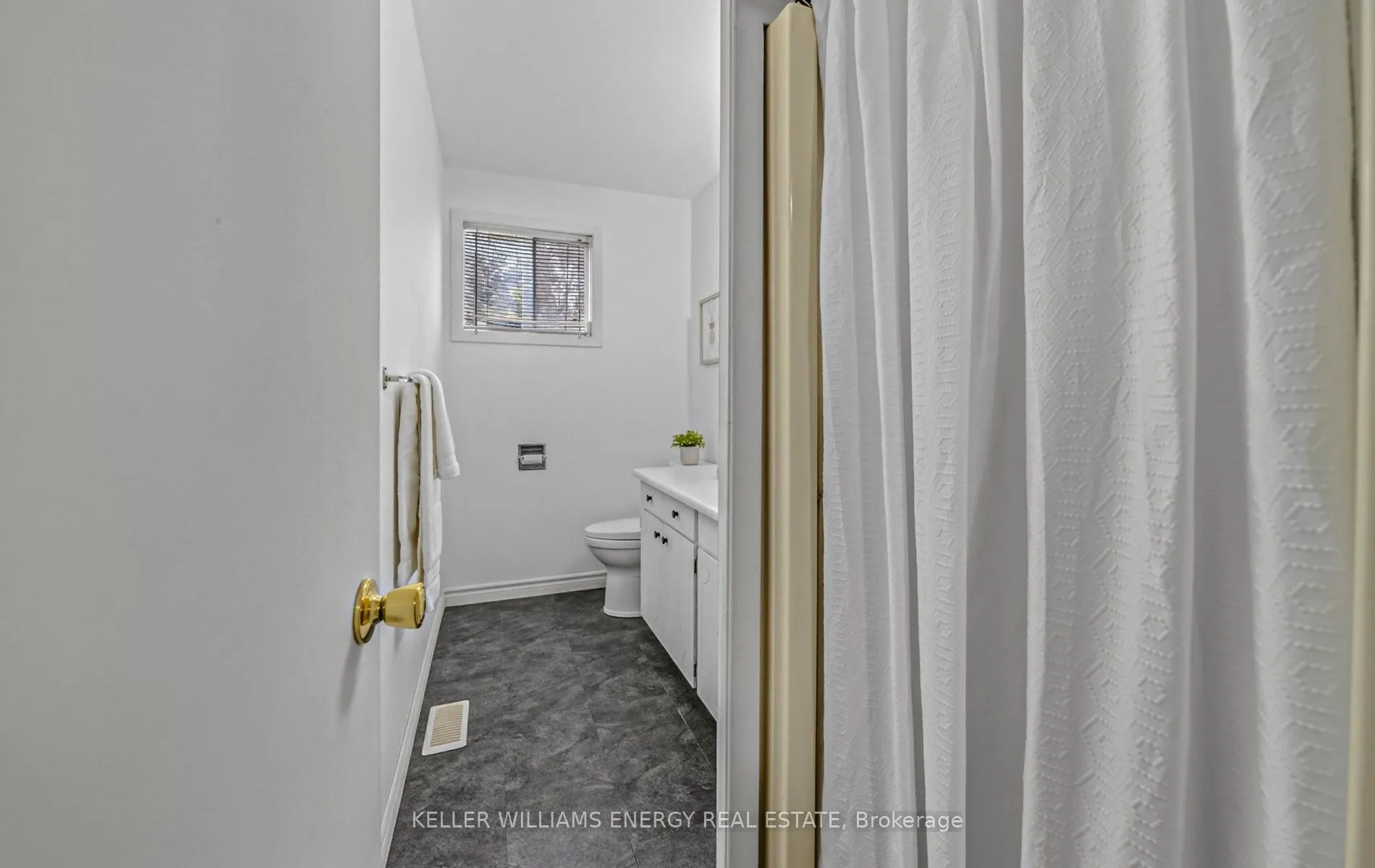 Photo 24 of 227 Durham Street, Oshawa, Vanier — HOMEH