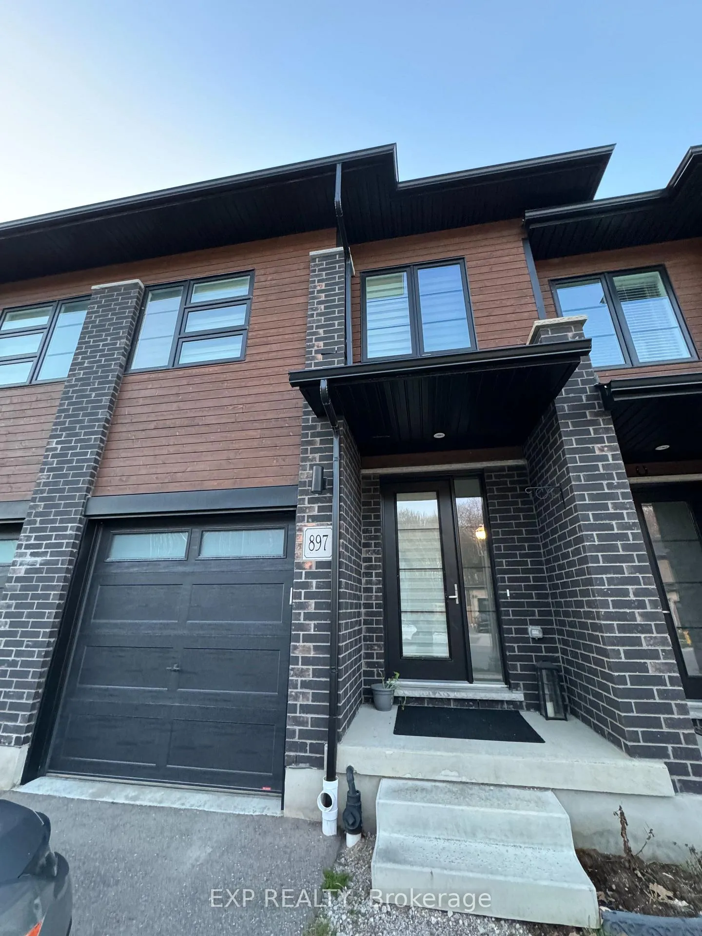 Photo 2 of 897 Robert Ferrie Drive, Kitchener, Doon South — HOMEH