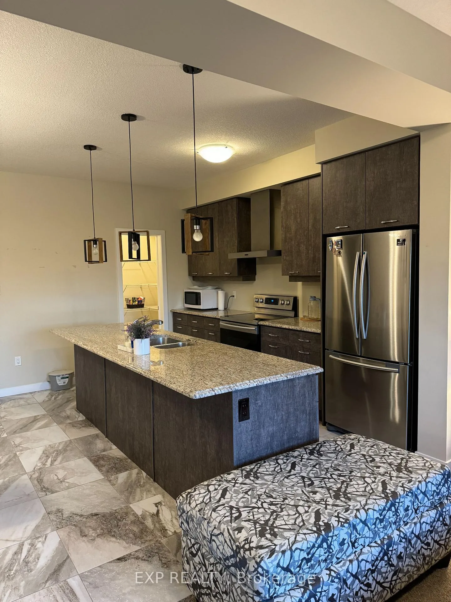Photo 5 of 897 Robert Ferrie Drive, Kitchener, Doon South — HOMEH