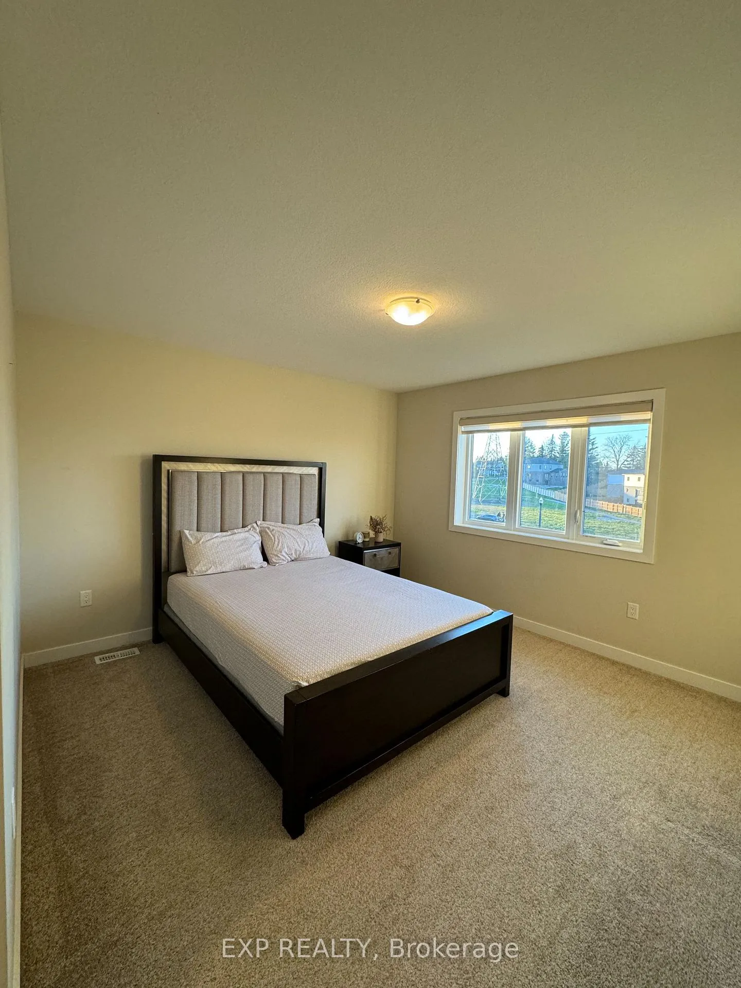 Photo 14 of 897 Robert Ferrie Drive, Kitchener, Doon South — HOMEH