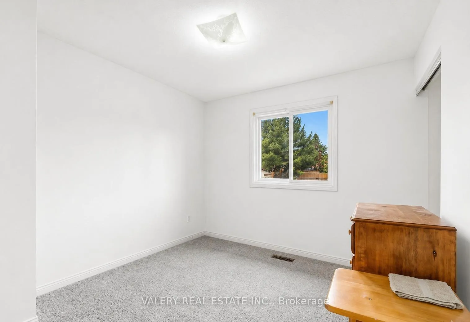 Photo 2 of 1610 Rawlings Drive, Pickering, Liverpool — HOMEH