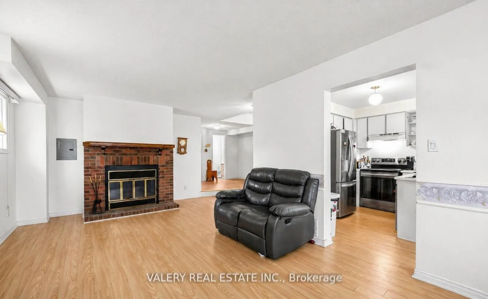 Photo 5 of 1610 Rawlings Drive, Pickering, Liverpool — HOMEH