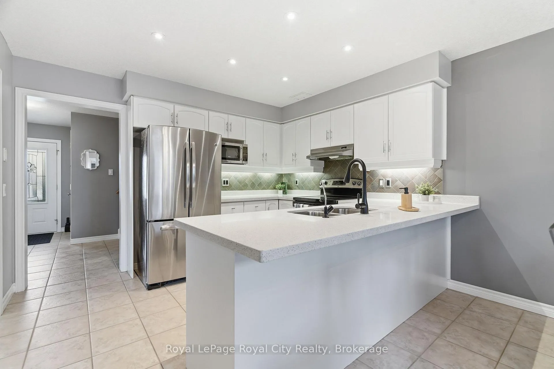 Photo 8 of 45 Doyle Drive, Guelph, Clairfields/Hanlon Business Park — HOMEH