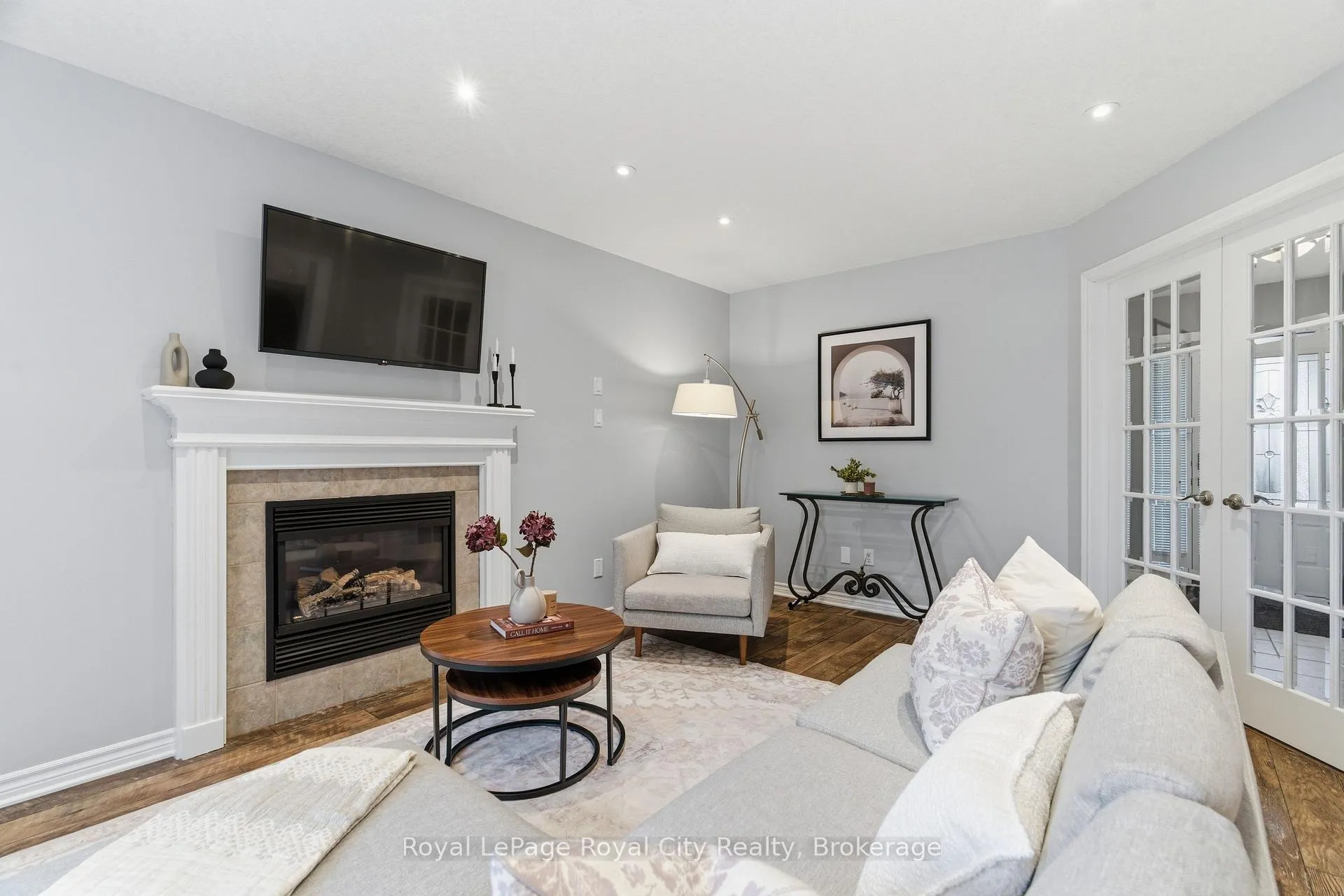 Photo 11 of 45 Doyle Drive, Guelph, Clairfields/Hanlon Business Park — HOMEH