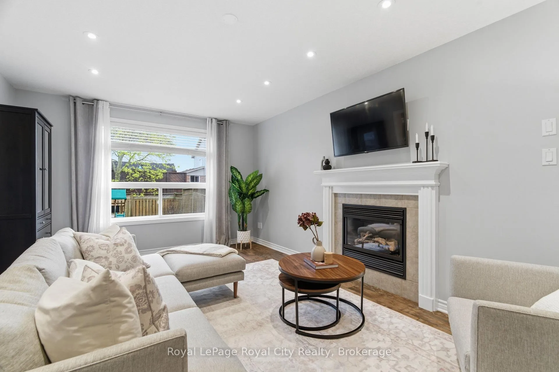 Photo 13 of 45 Doyle Drive, Guelph, Clairfields/Hanlon Business Park — HOMEH