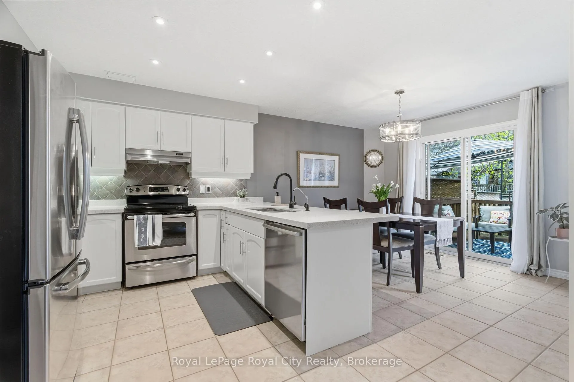 Photo 14 of 45 Doyle Drive, Guelph, Clairfields/Hanlon Business Park — HOMEH
