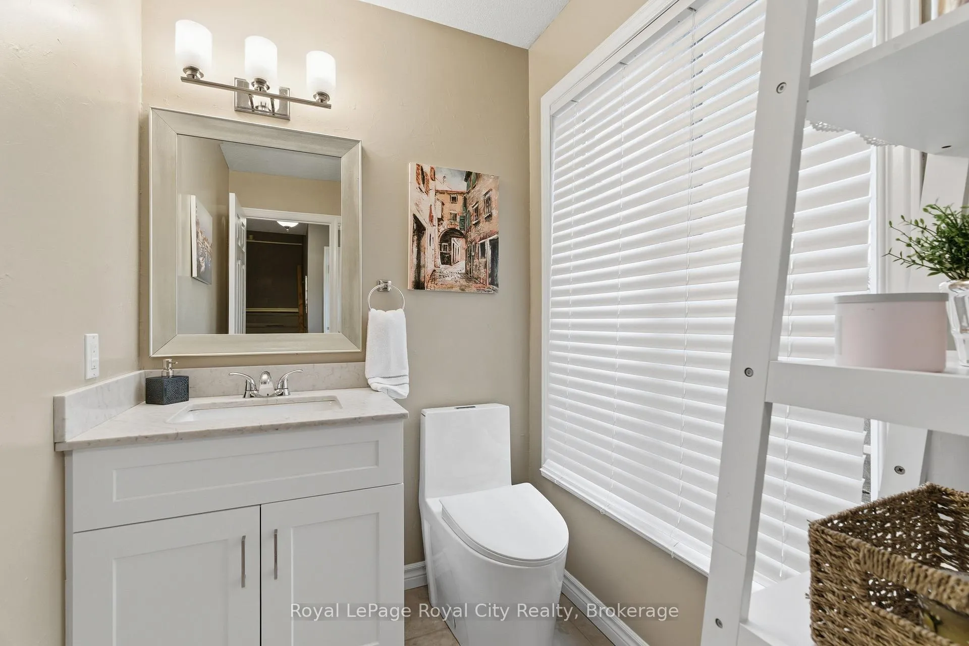 Photo 15 of 45 Doyle Drive, Guelph, Clairfields/Hanlon Business Park — HOMEH