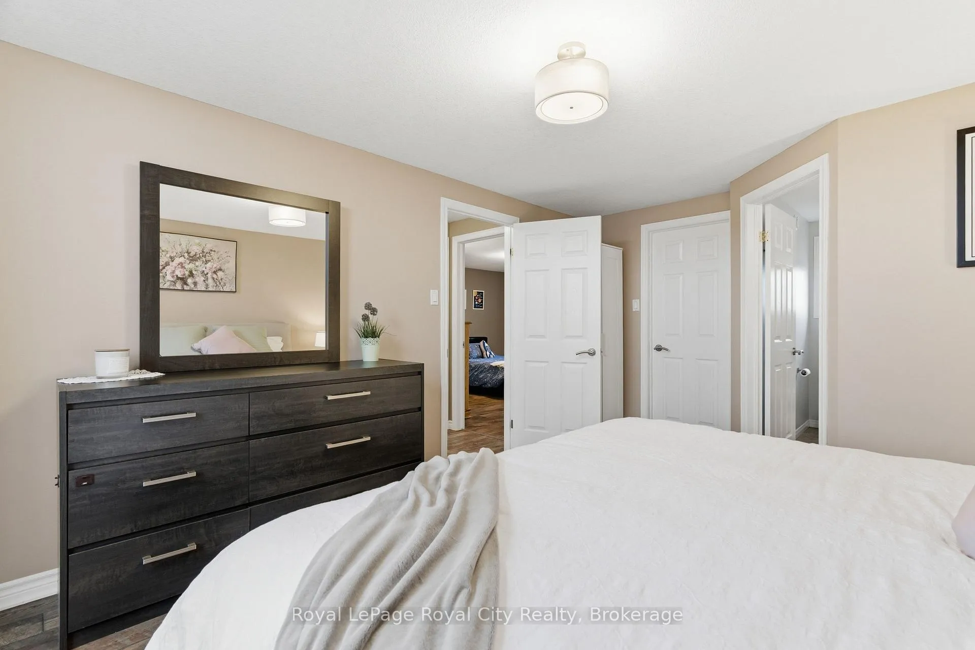 Photo 19 of 45 Doyle Drive, Guelph, Clairfields/Hanlon Business Park — HOMEH