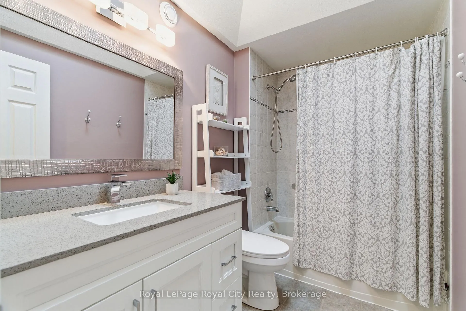 Photo 26 of 45 Doyle Drive, Guelph, Clairfields/Hanlon Business Park — HOMEH