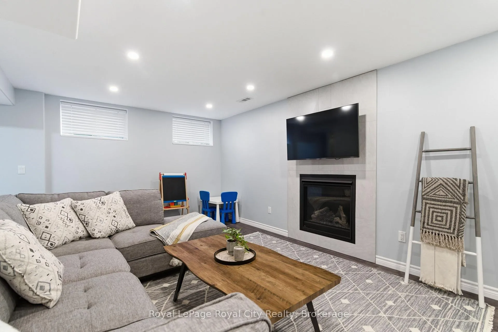 Photo 27 of 45 Doyle Drive, Guelph, Clairfields/Hanlon Business Park — HOMEH