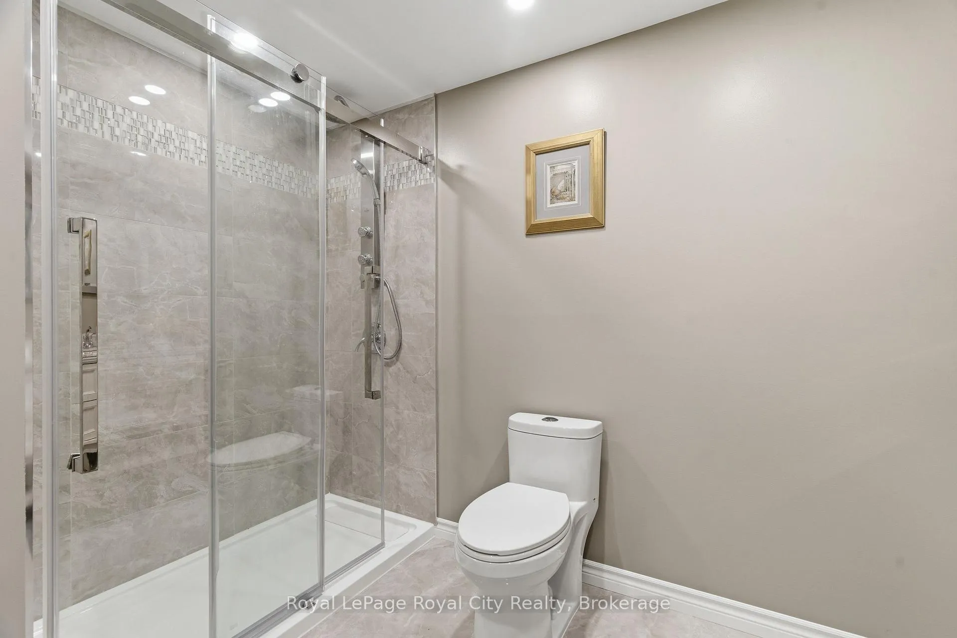 Photo 31 of 45 Doyle Drive, Guelph, Clairfields/Hanlon Business Park — HOMEH