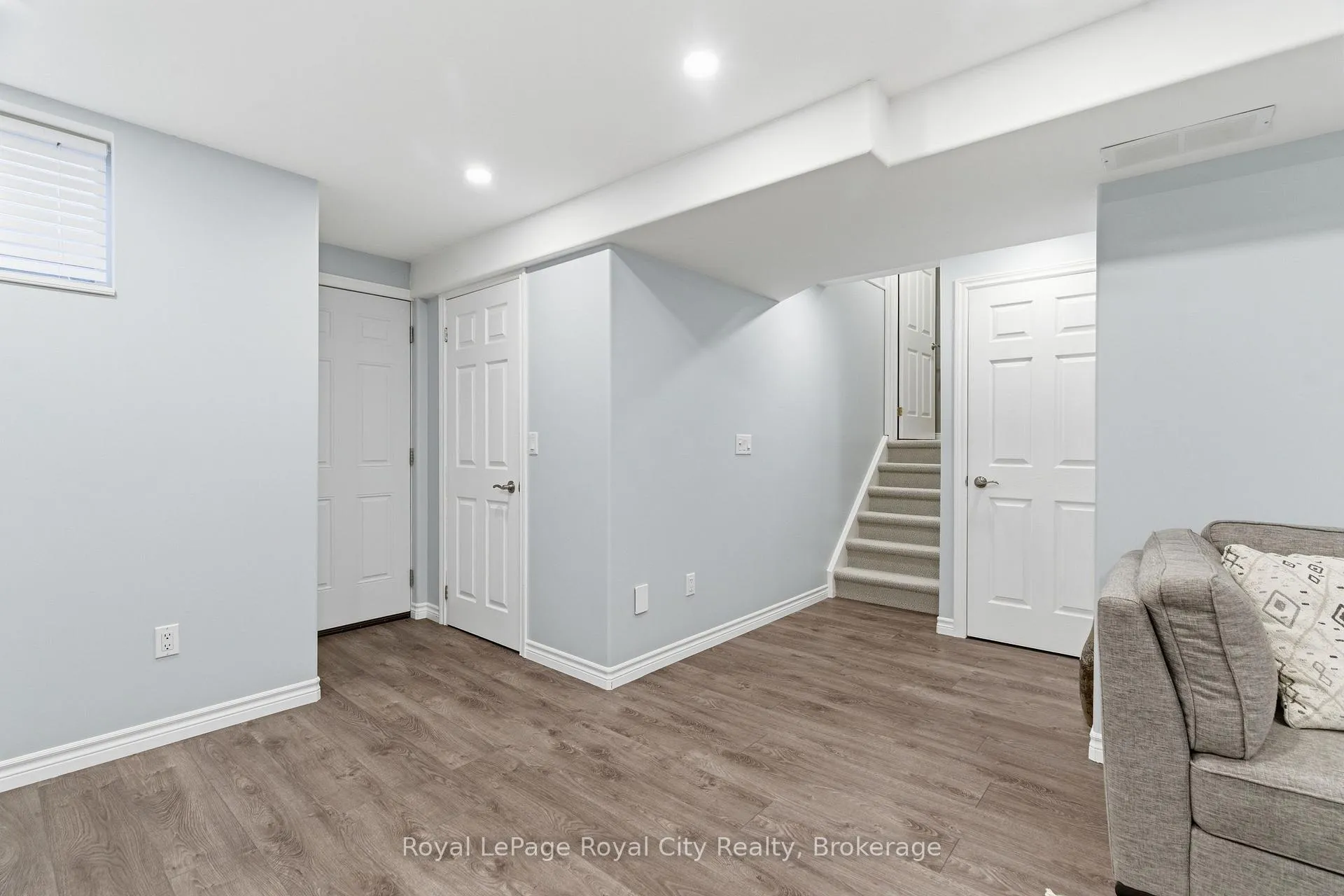 Photo 33 of 45 Doyle Drive, Guelph, Clairfields/Hanlon Business Park — HOMEH