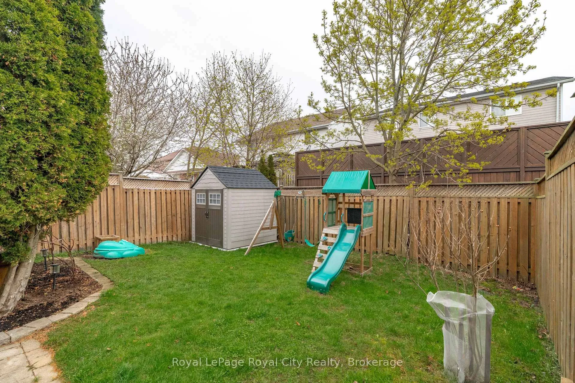 Photo 38 of 45 Doyle Drive, Guelph, Clairfields/Hanlon Business Park — HOMEH