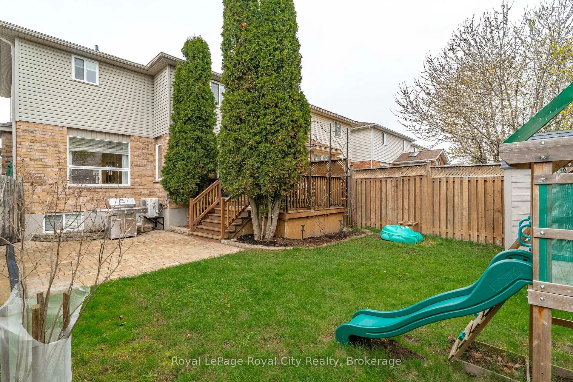 Photo 39 of 45 Doyle Drive, Guelph, Clairfields/Hanlon Business Park — HOMEH
