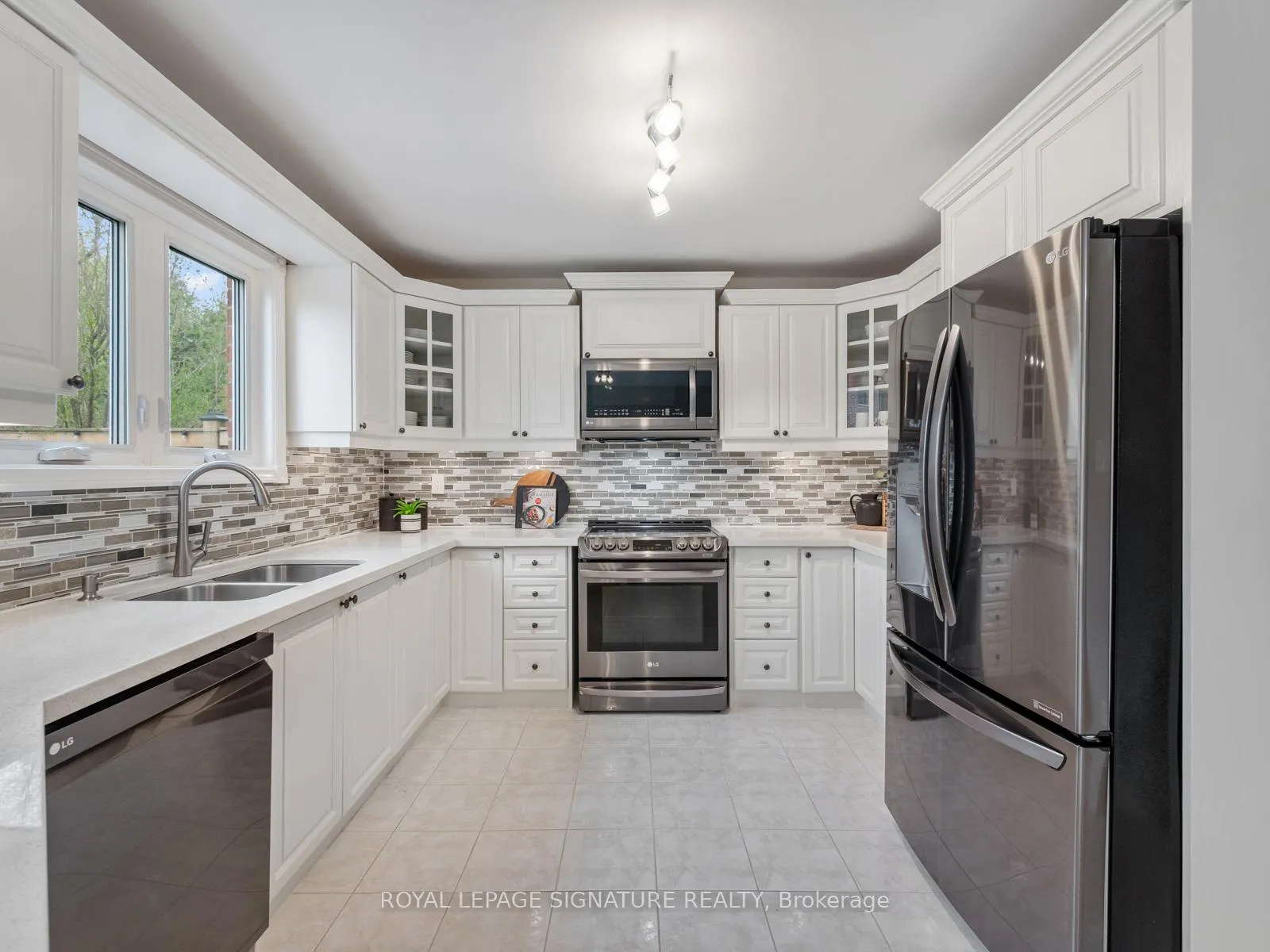Photo 9 of 550 Barry Drive, Pickering, Woodlands — HOMEH