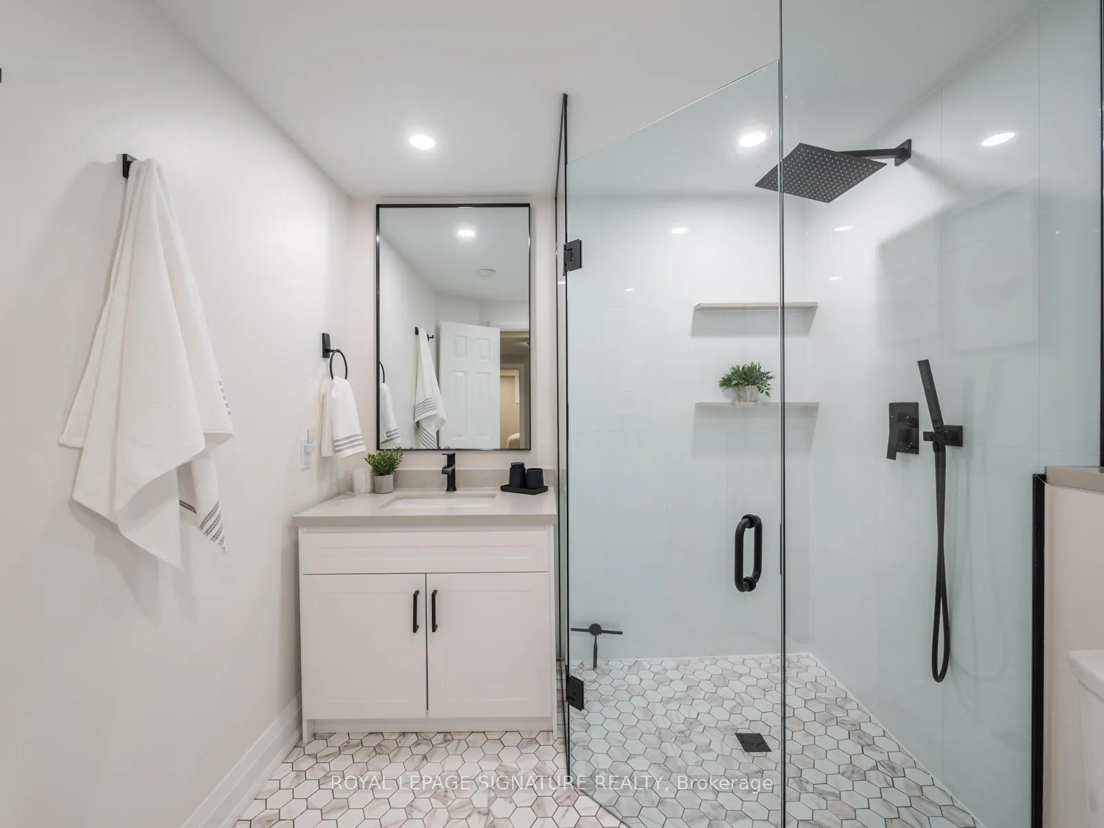 Photo 36 of 550 Barry Drive, Pickering, Woodlands — HOMEH