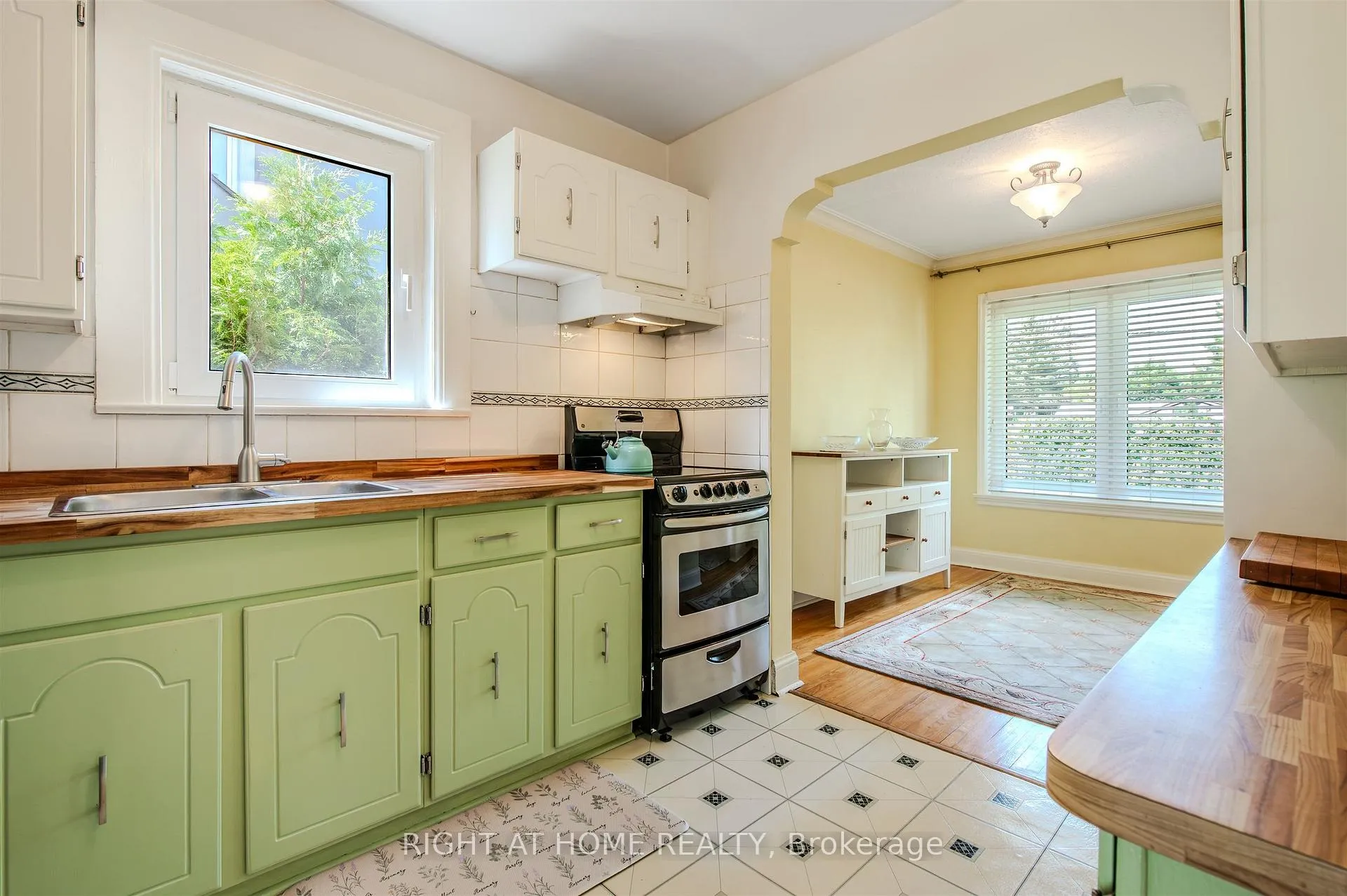 Photo 8 of 309 Rathburn Road, Etobicoke, Islington-City Centre West — HOMEH