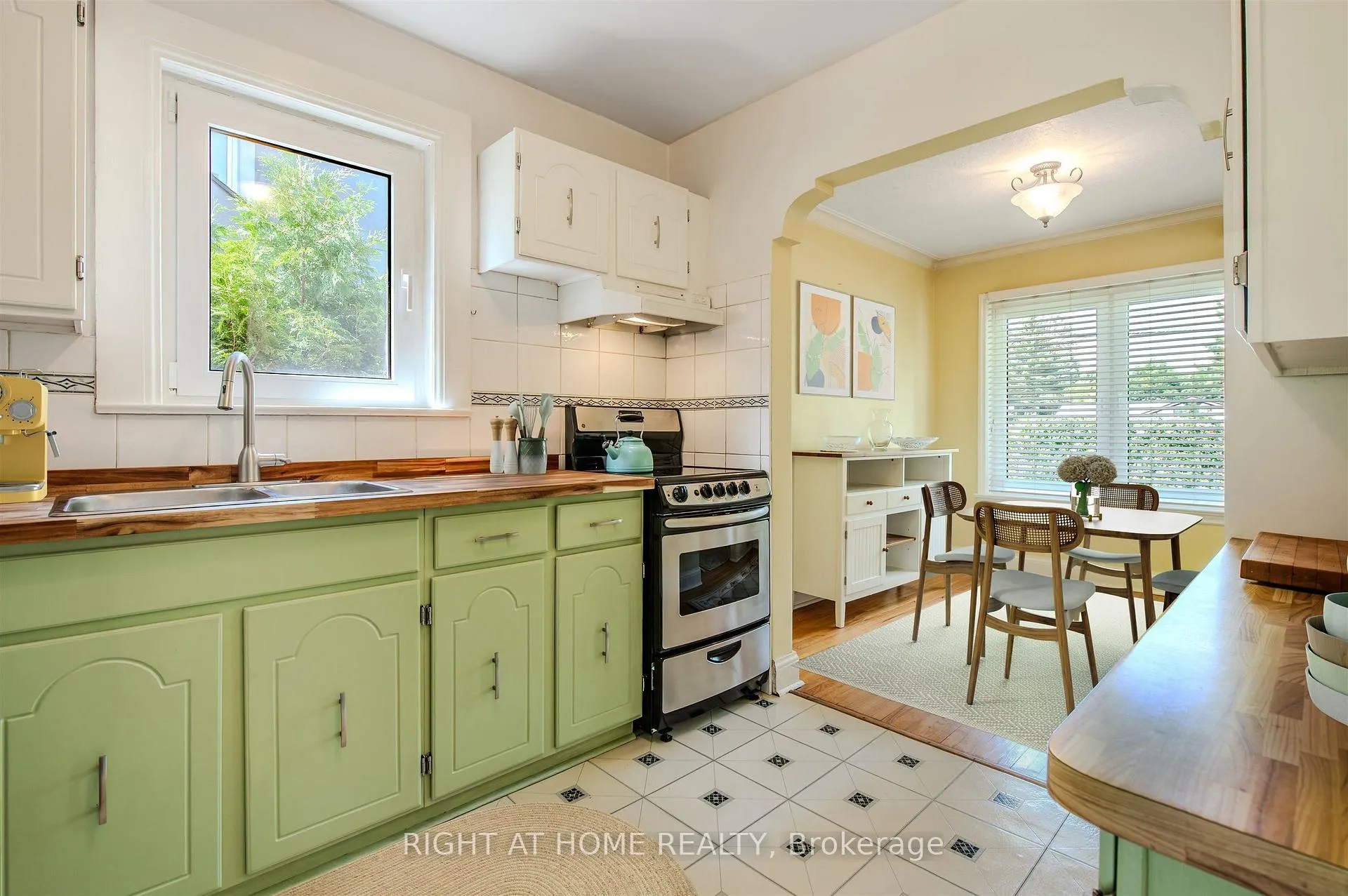Photo 9 of 309 Rathburn Road, Etobicoke, Islington-City Centre West — HOMEH