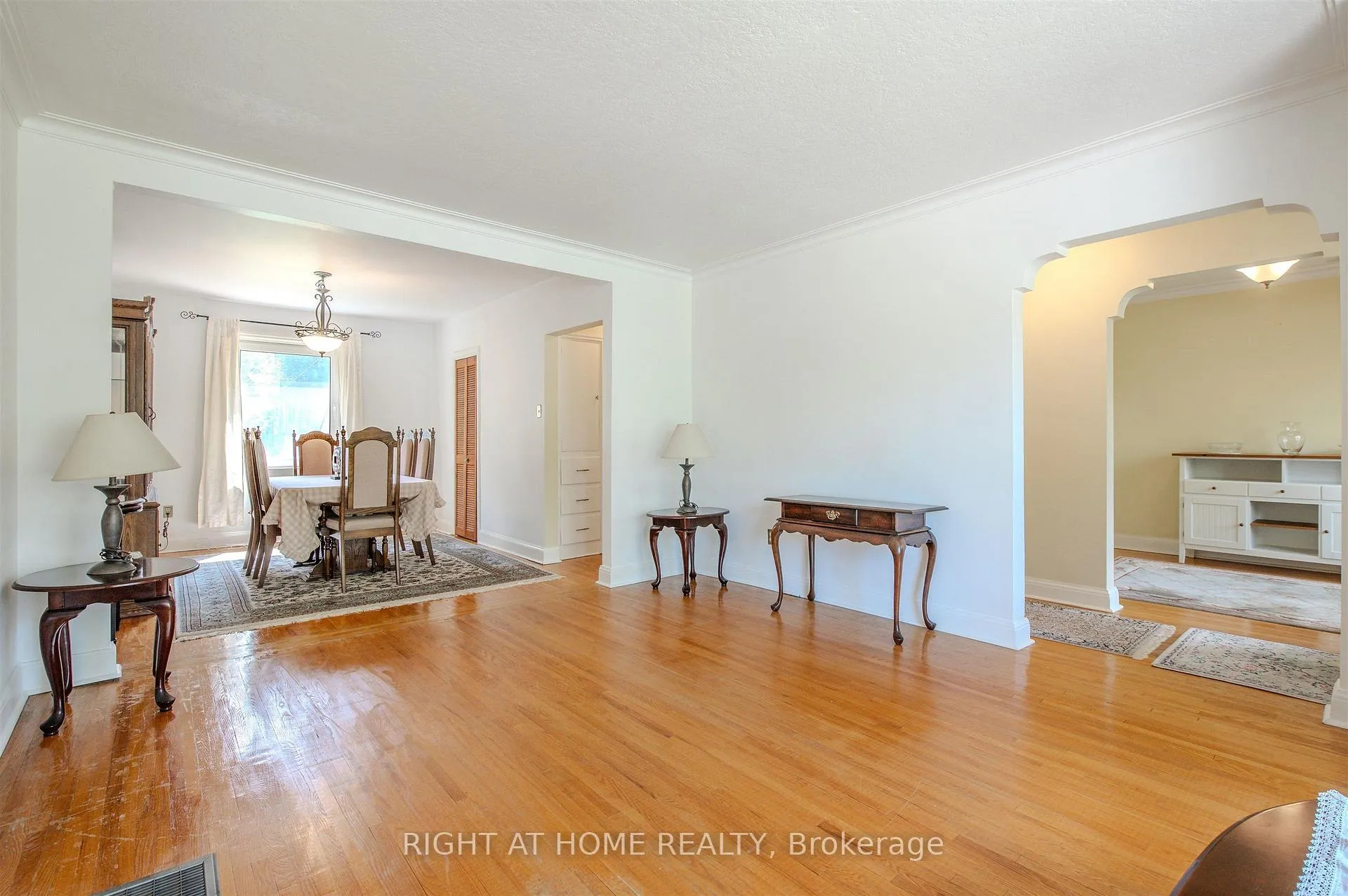 Photo 11 of 309 Rathburn Road, Etobicoke, Islington-City Centre West — HOMEH
