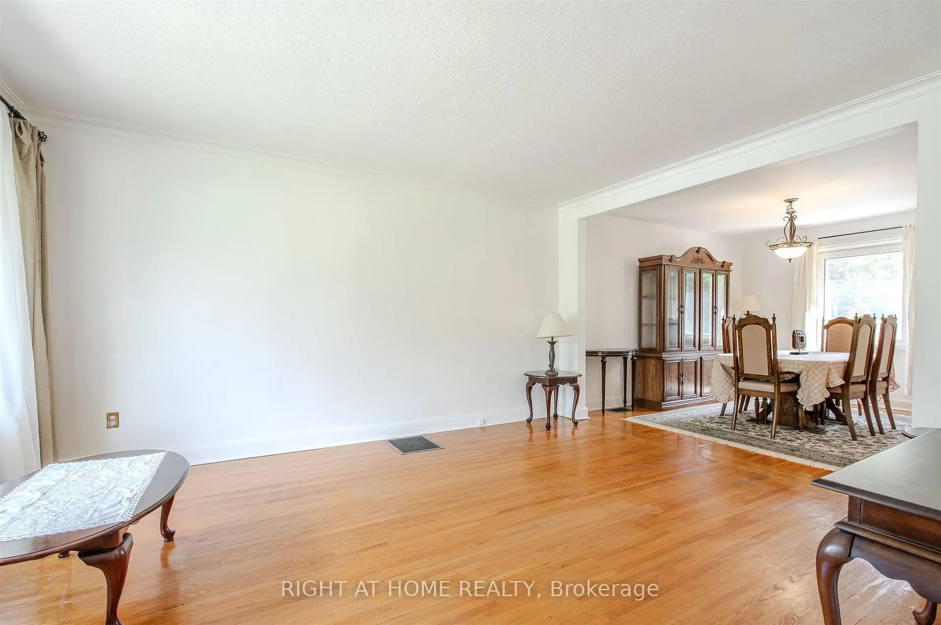 Photo 12 of 309 Rathburn Road, Etobicoke, Islington-City Centre West — HOMEH