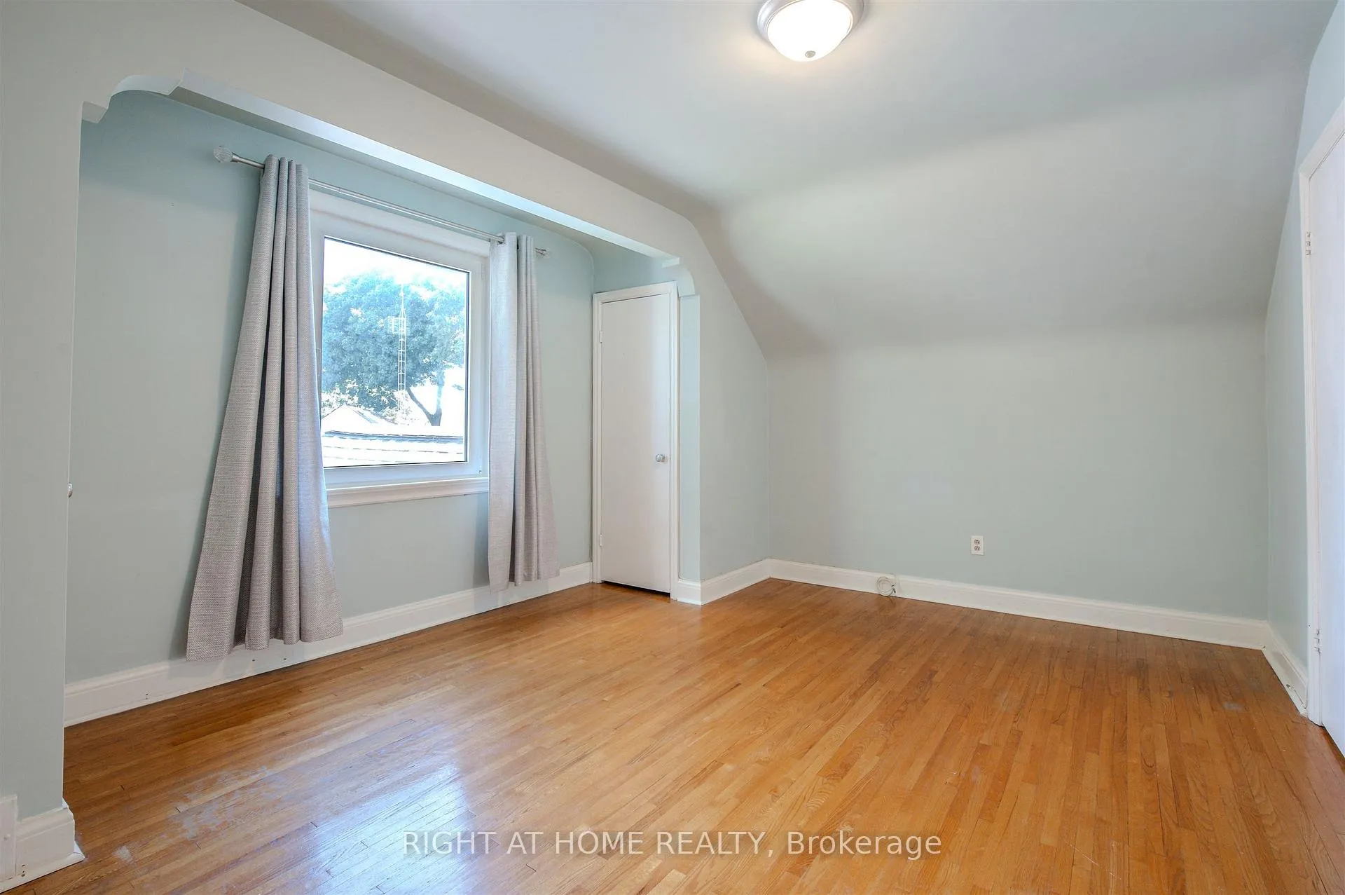Photo 18 of 309 Rathburn Road, Etobicoke, Islington-City Centre West — HOMEH