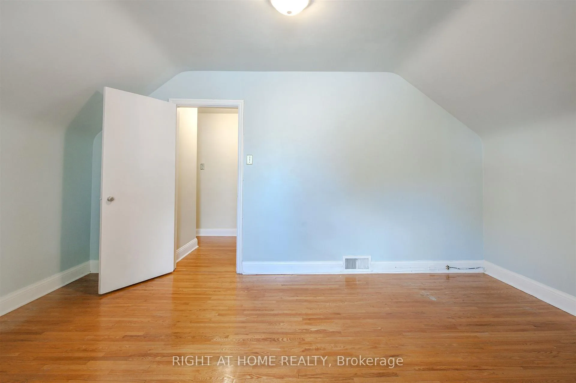 Photo 20 of 309 Rathburn Road, Etobicoke, Islington-City Centre West — HOMEH