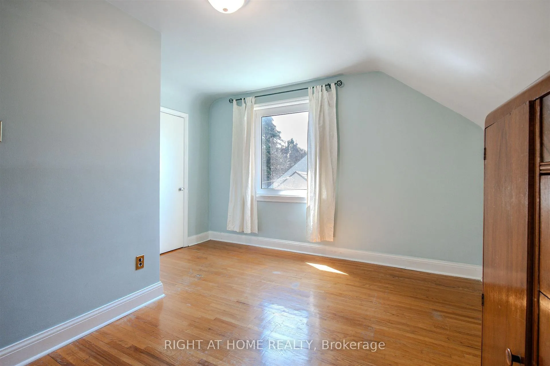 Photo 21 of 309 Rathburn Road, Etobicoke, Islington-City Centre West — HOMEH