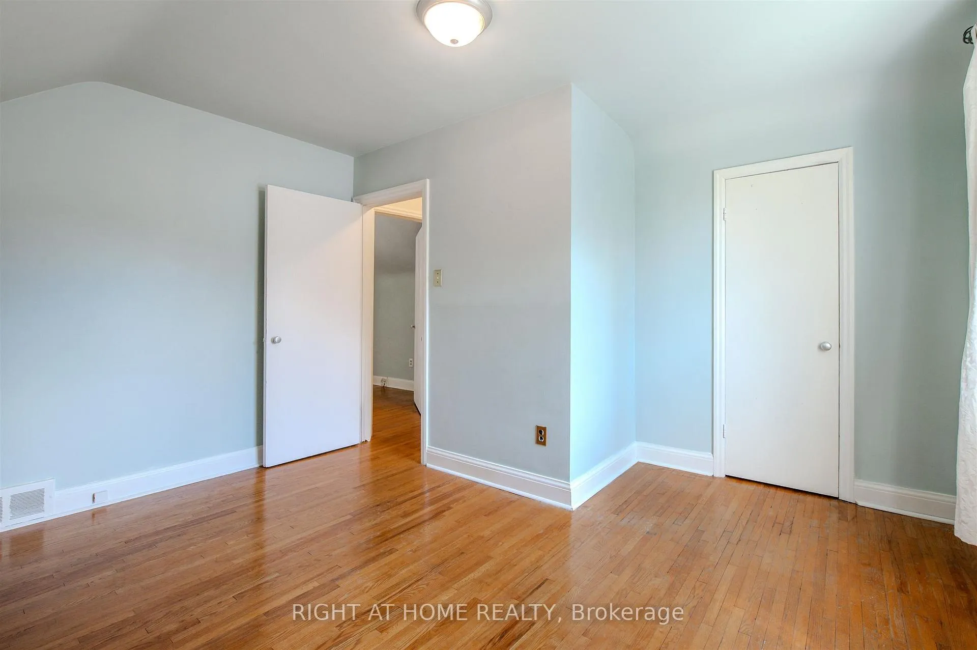 Photo 22 of 309 Rathburn Road, Etobicoke, Islington-City Centre West — HOMEH
