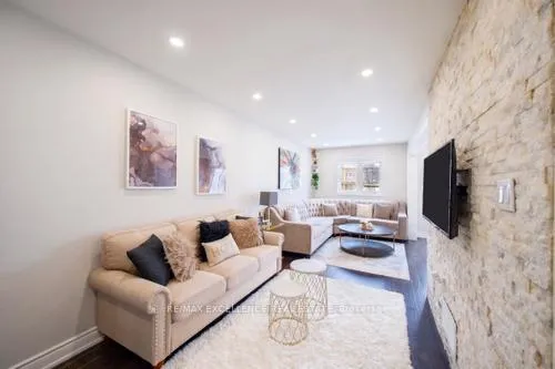 Photo 7 of 18 Manett Crescent, Brampton, Brampton West — HOMEH