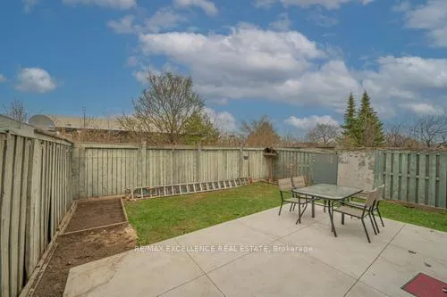 Photo 33 of 18 Manett Crescent, Brampton, Brampton West — HOMEH