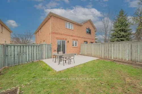 Photo 36 of 18 Manett Crescent, Brampton, Brampton West — HOMEH