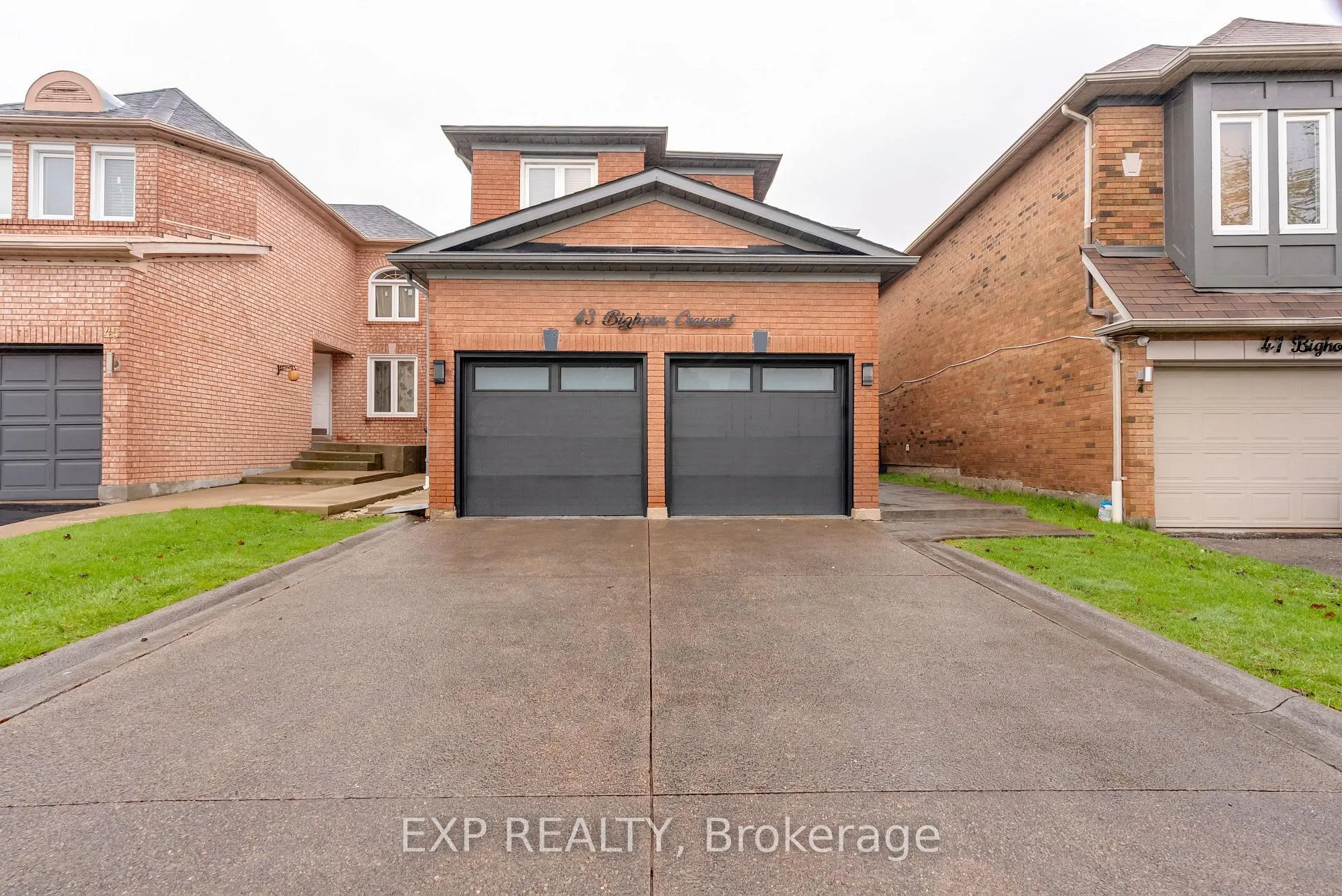 Photo 3 of 43 Bighorn Crescent, Brampton, Sandringham-Wellington — HOMEH