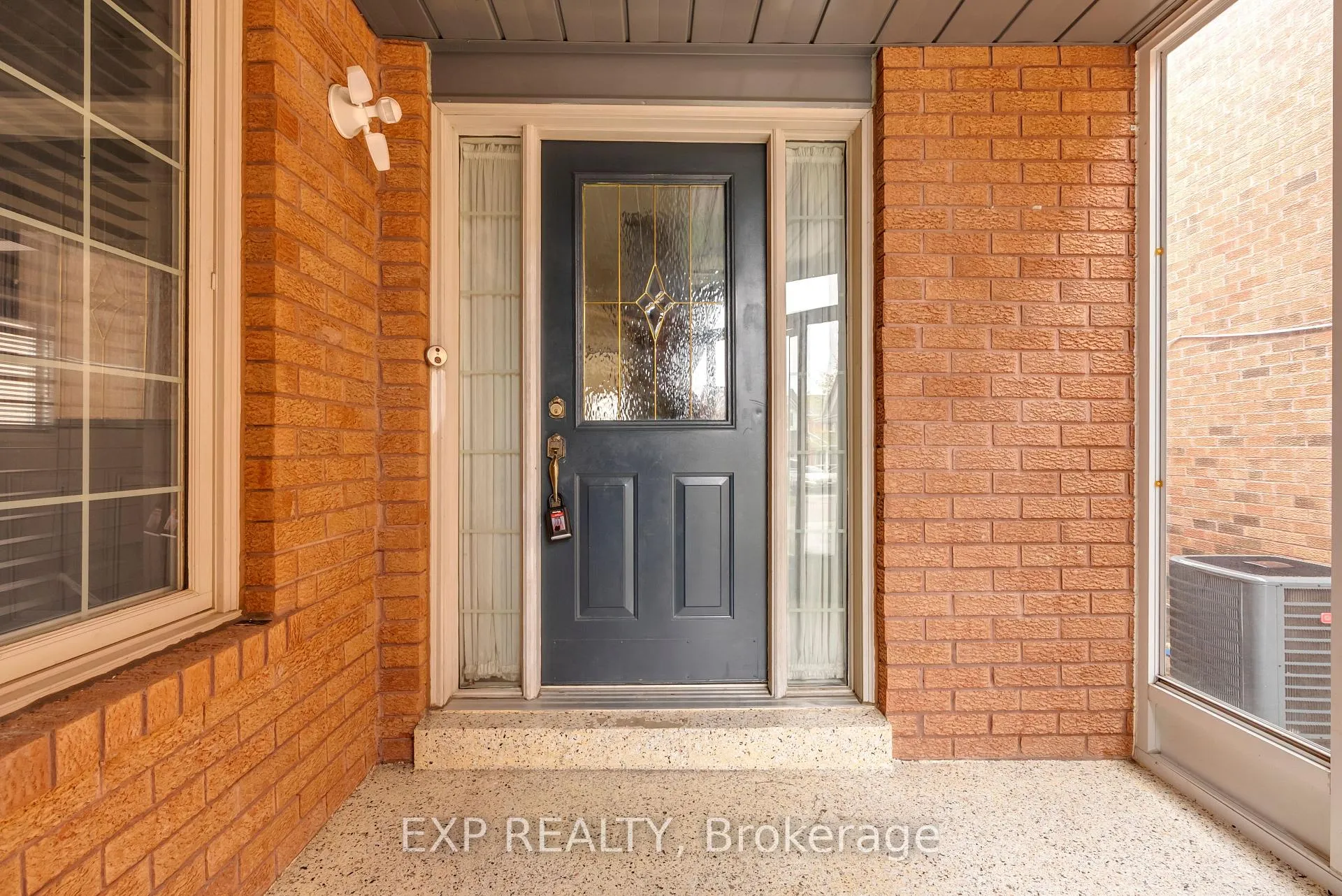 Photo 4 of 43 Bighorn Crescent, Brampton, Sandringham-Wellington — HOMEH