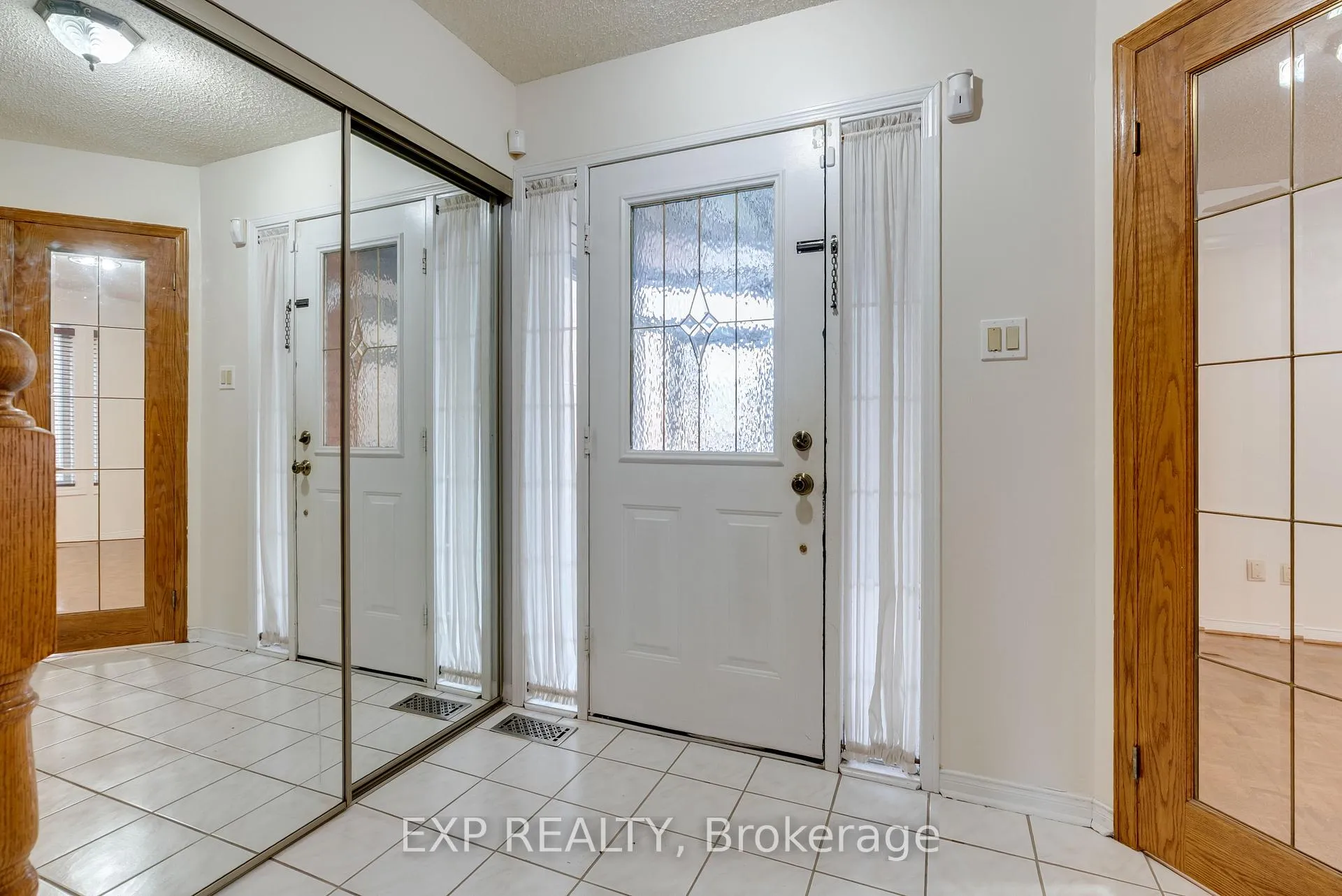 Photo 5 of 43 Bighorn Crescent, Brampton, Sandringham-Wellington — HOMEH