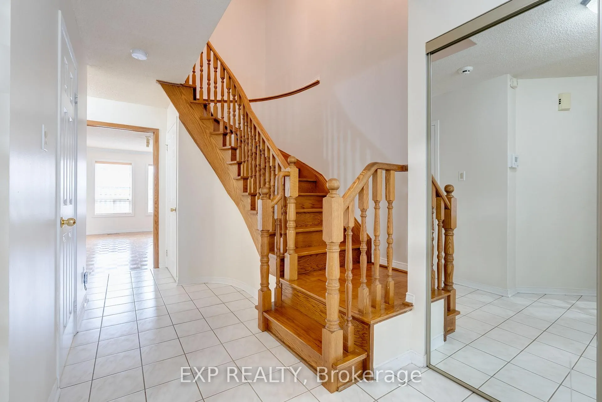 Photo 6 of 43 Bighorn Crescent, Brampton, Sandringham-Wellington — HOMEH