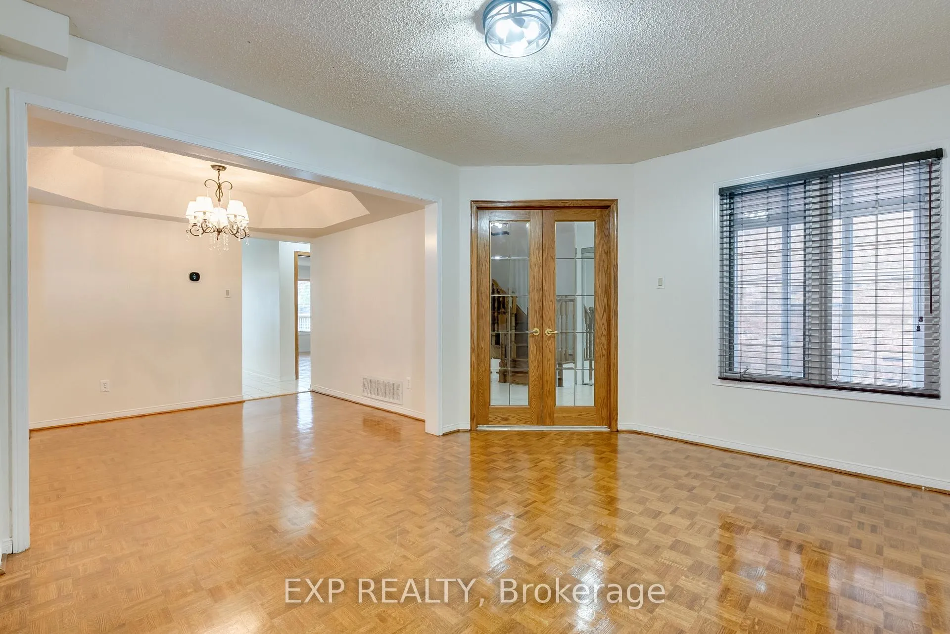 Photo 7 of 43 Bighorn Crescent, Brampton, Sandringham-Wellington — HOMEH