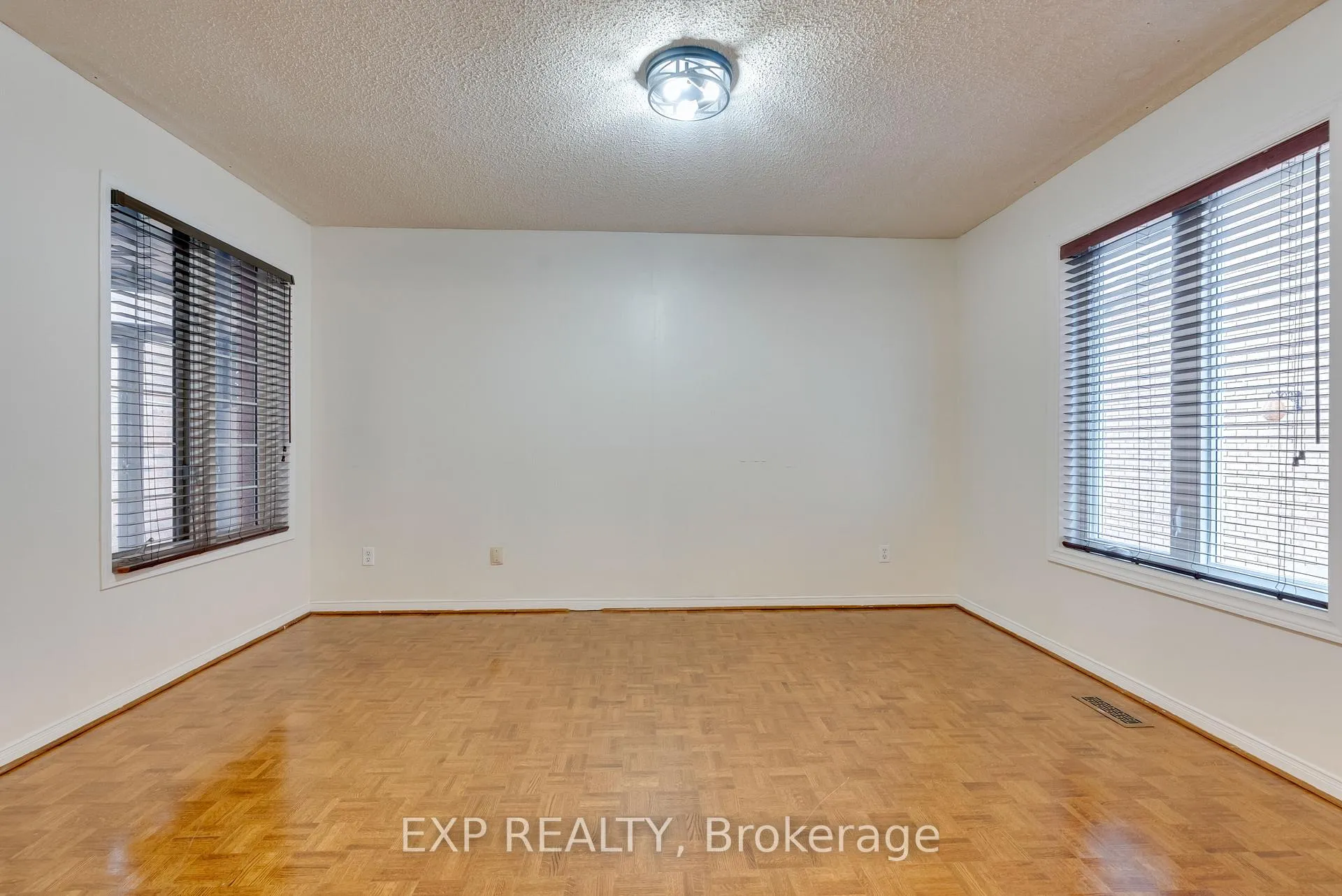Photo 8 of 43 Bighorn Crescent, Brampton, Sandringham-Wellington — HOMEH