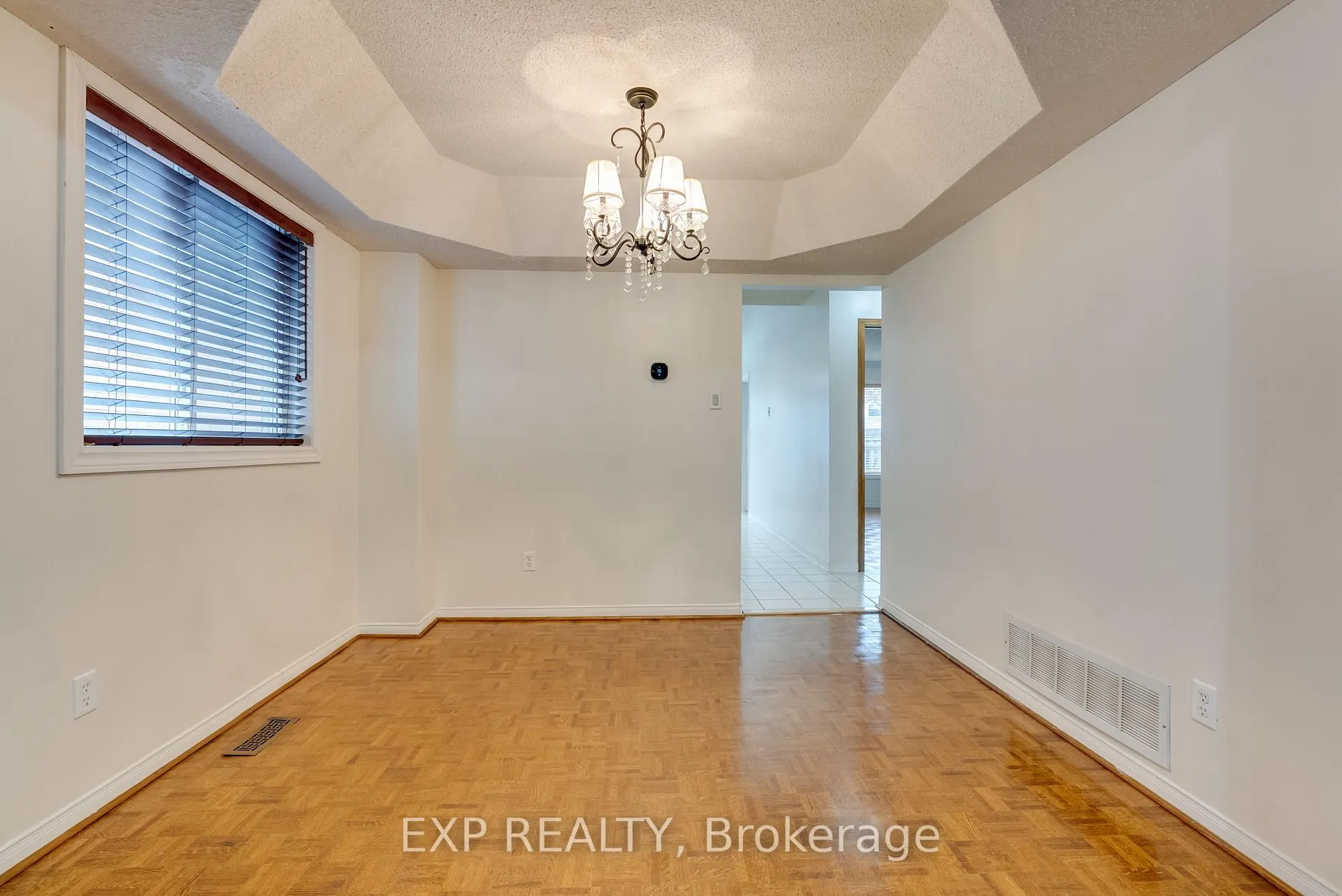 Photo 9 of 43 Bighorn Crescent, Brampton, Sandringham-Wellington — HOMEH